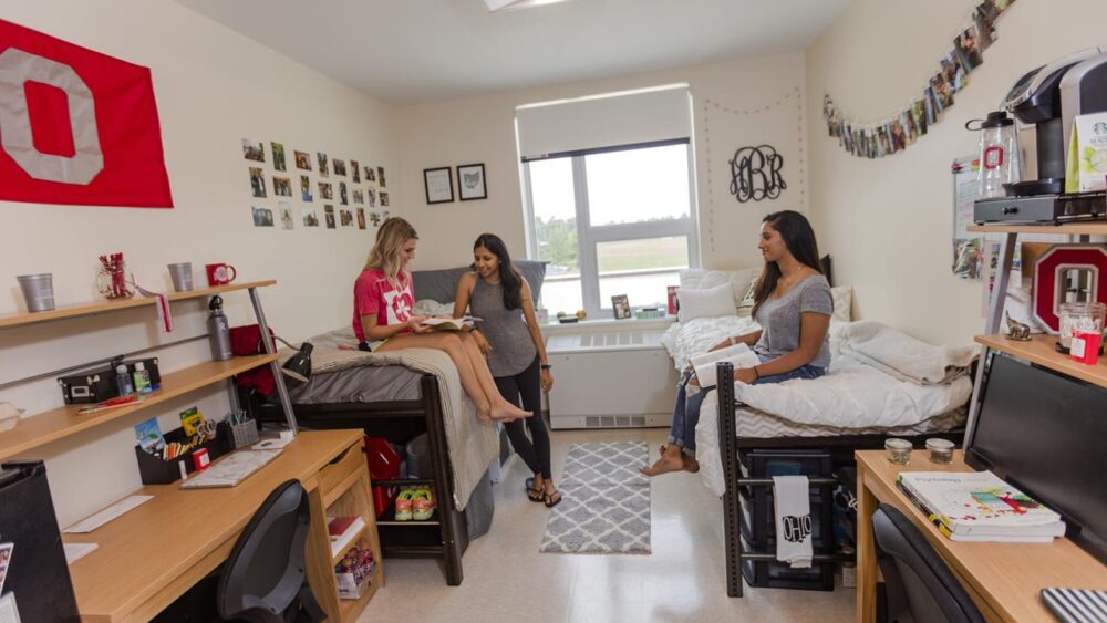 3 girls in a dorm room at ohio state