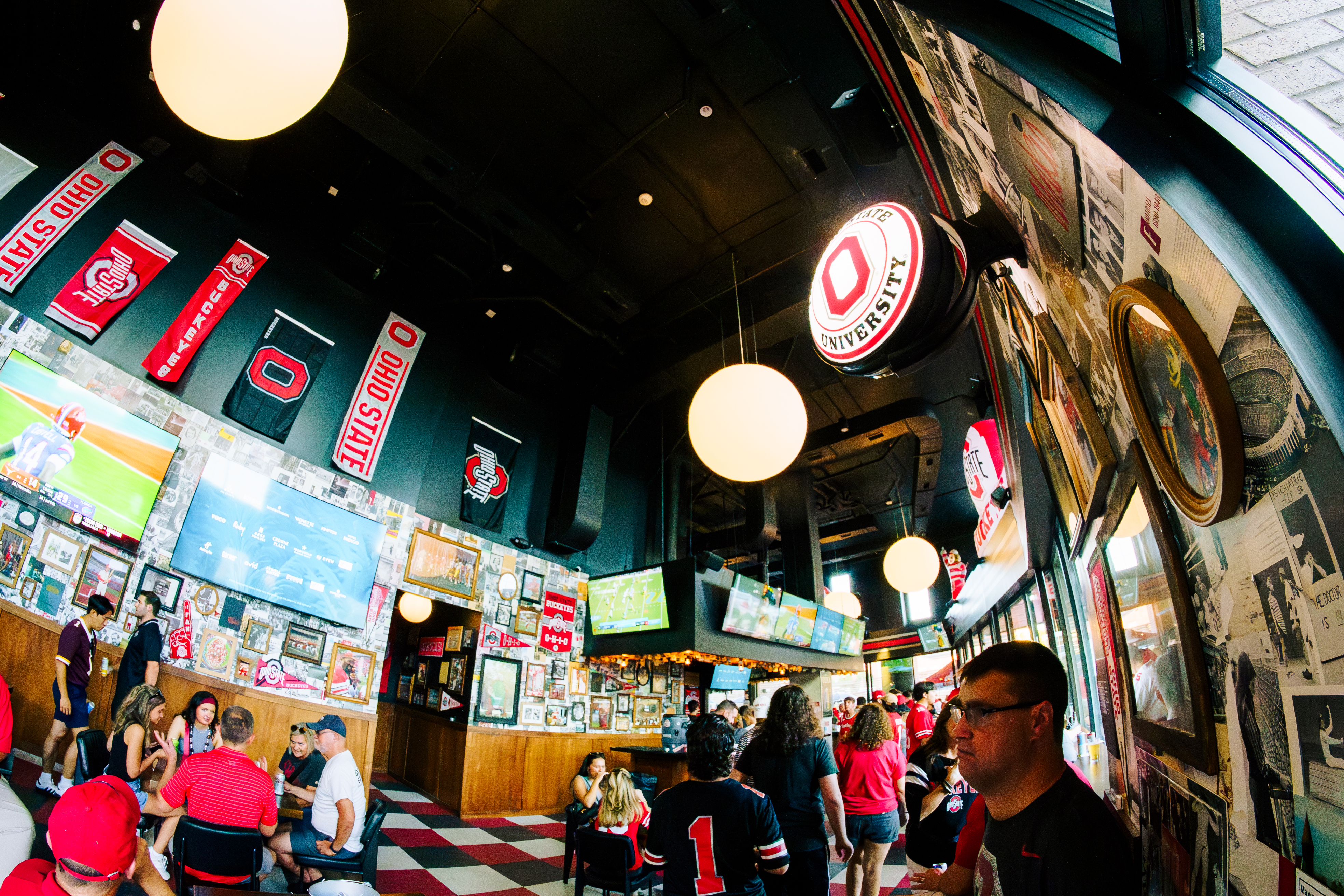 Victory Lap Columbus Indoor Bar and Screens